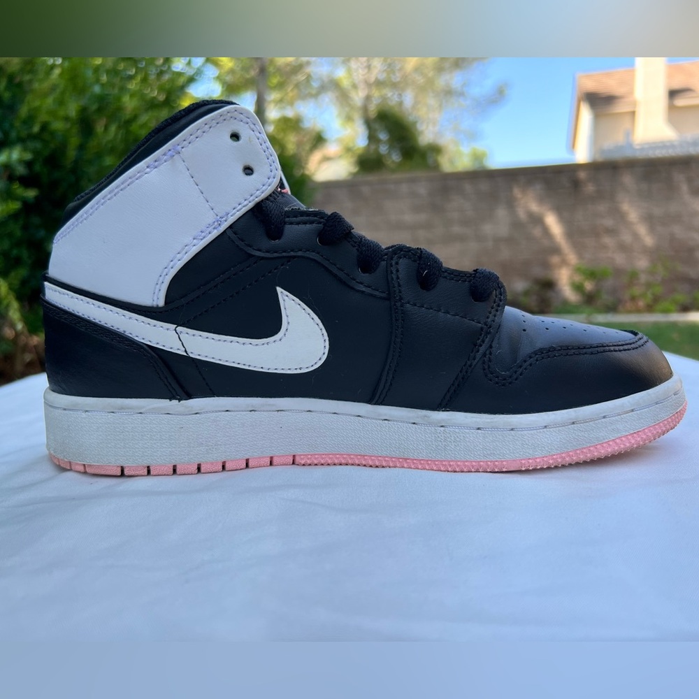 Air Jordan 1 Mid Black/White/Pink Kids Shoe Size 5.5Y - Picture 3 of 14
